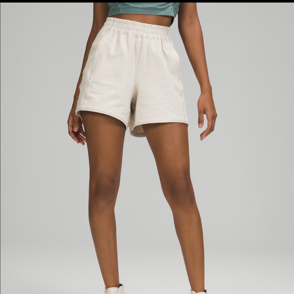 Lululemon LA Side Panel Short - Picture 5 of 5